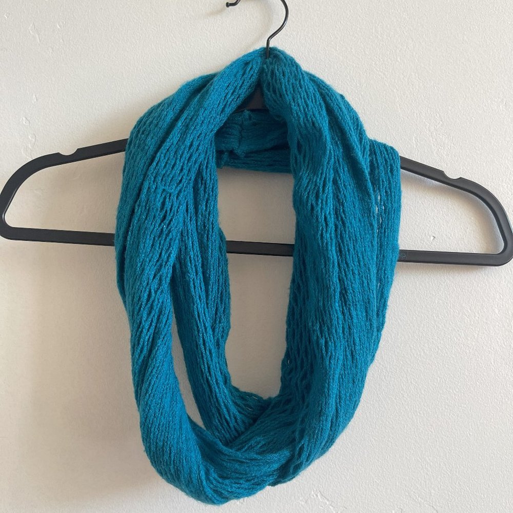 One Size * Knitted Infinity Scarf